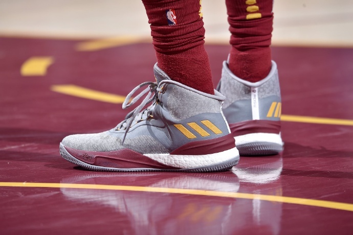 又帅又能打！5双性能颜值兼备的阿迪篮球鞋