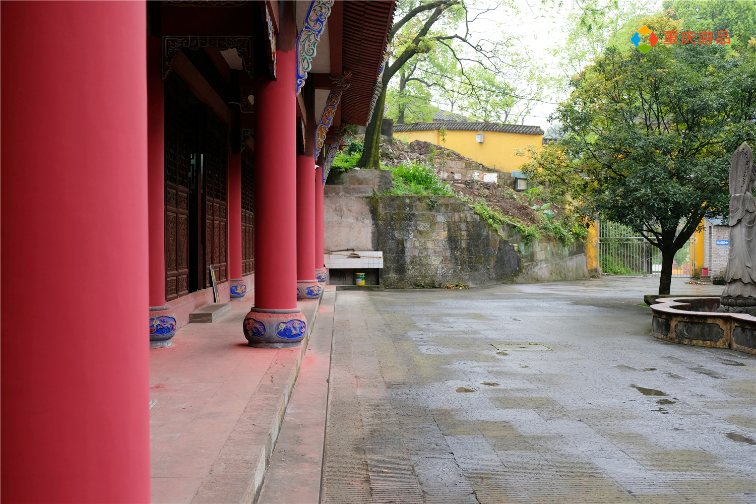 重庆南山上的涂山寺，花10块钱可以过一天，餐厅里还卖荤菜？