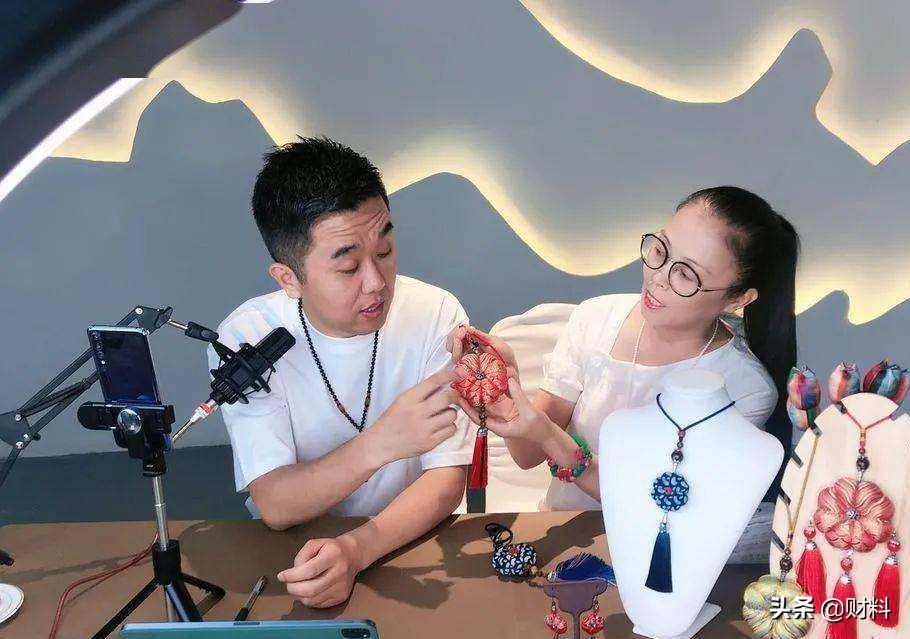 爆火的背后，乱象丛生！这个“风口”行业还能