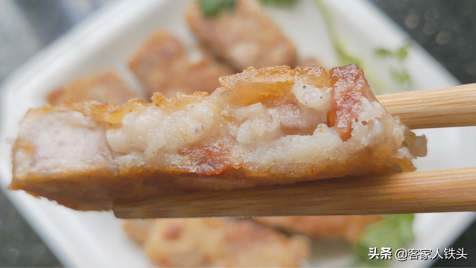 香芋这一个做法实在好吃，一次做一盘，外酥里嫩，连吃5块还想吃