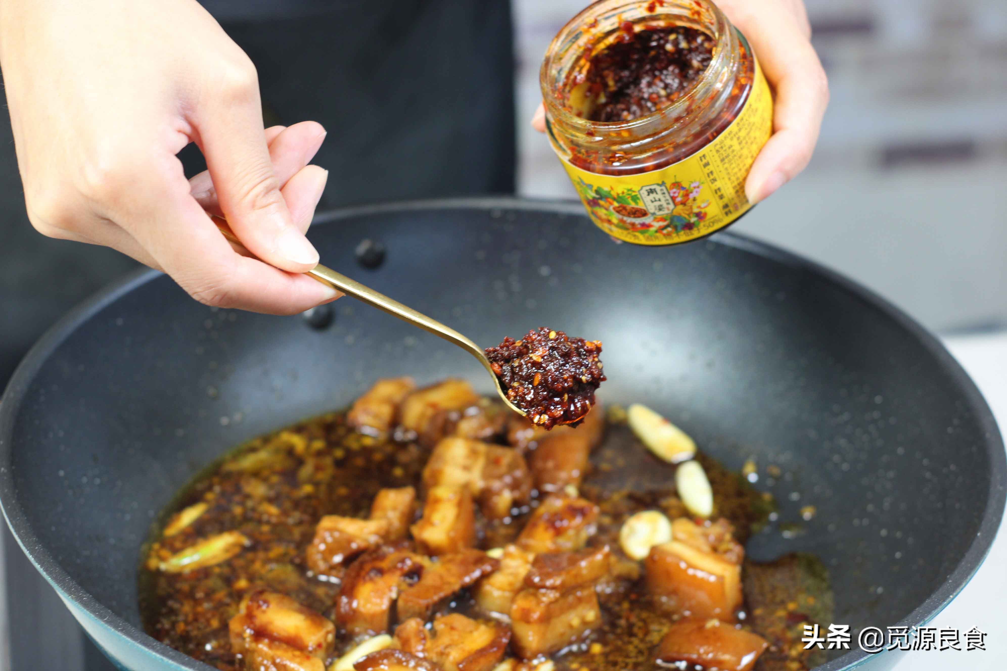 秋冬美食红烧肉白菜豆腐煲，家常美味超级下饭，爸妈晚餐吃撑了