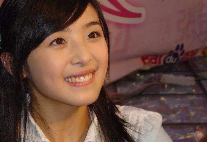 出道即巅峰，被骂“公交车”，陷陪睡丑闻的张