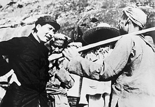 细数毛主席在革命战争年代与百姓共度春节的5个奇闻趣事，太感人-第3张图片-大千世界