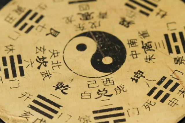 易經(jīng)揭露：人窮的時候當個“啞巴”和“傻子”，不要凡事到處說