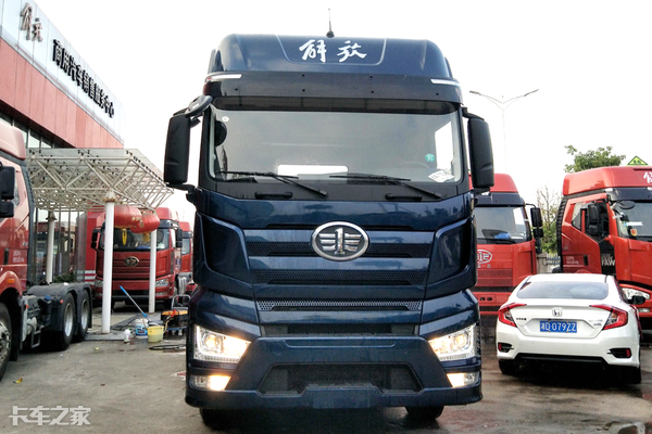 这8种颜色解放J7牵引车，哪一款才是你的最爱？