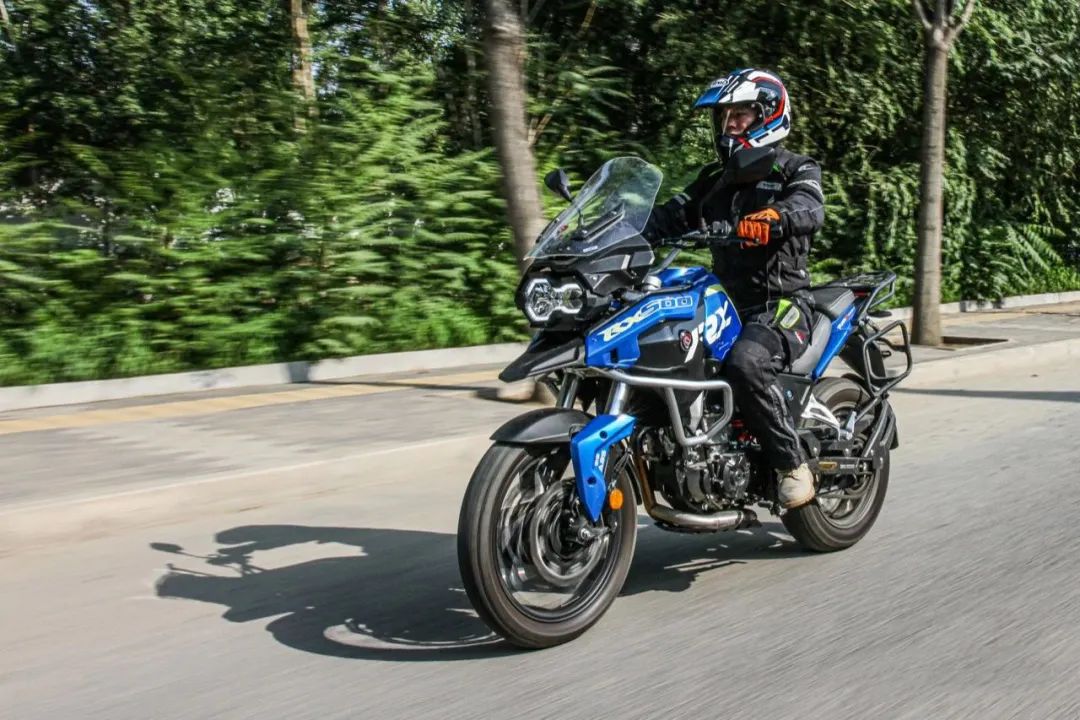 动力强车身轻拉力属性满满试驾赛科龙rx500