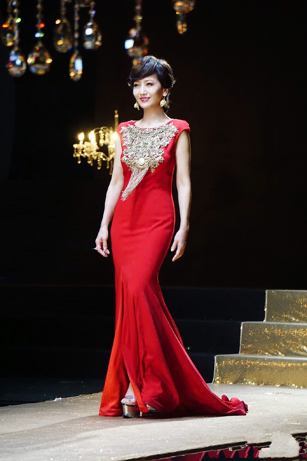 女神赵雅芝，远没你想象的那样单纯，三段情史无缝衔接，她凭什么