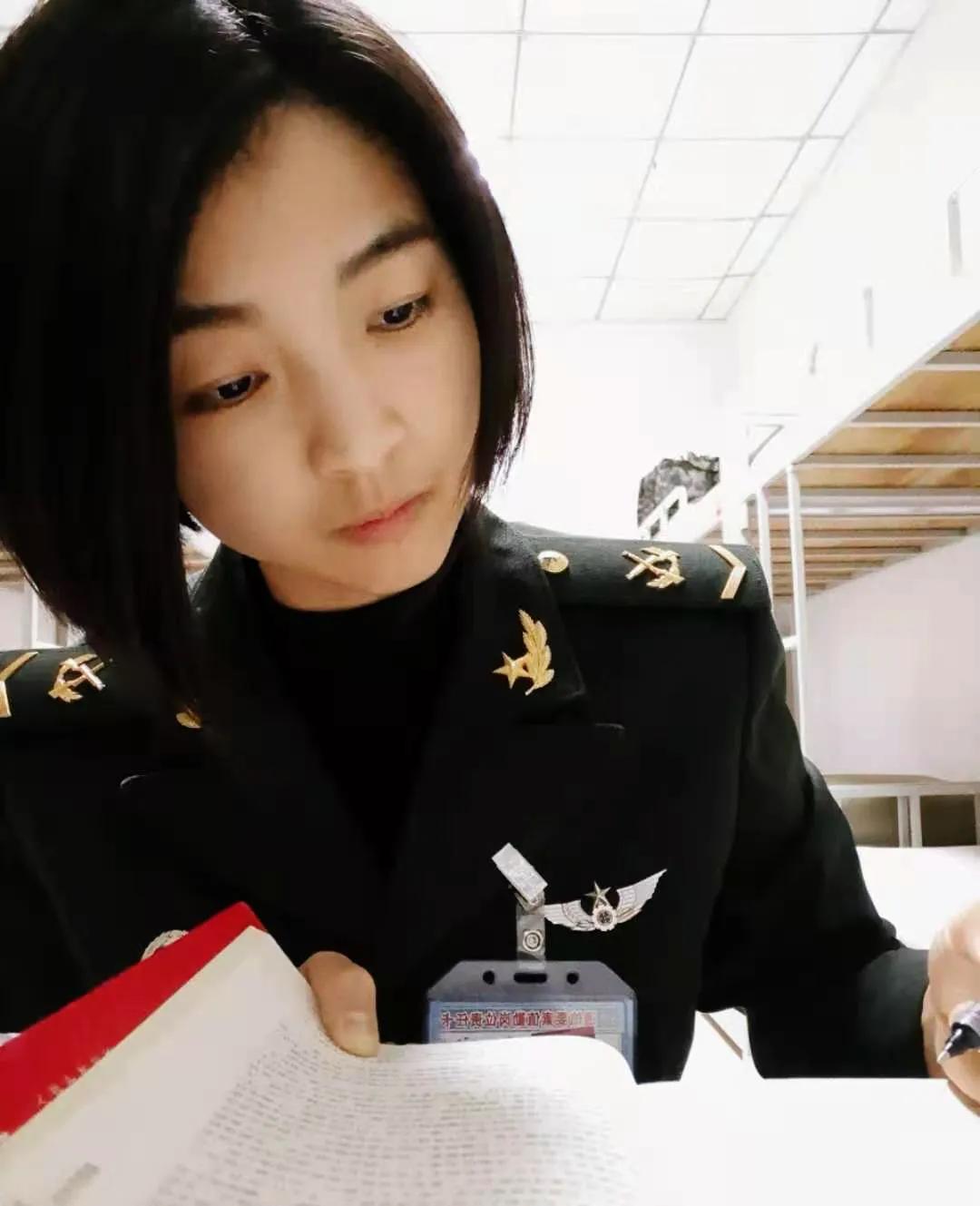 女兵入伍前后变化太大！网友：不一样的美，限