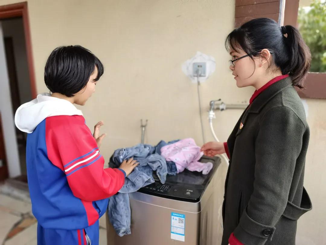 春日融融家访日 真情传递暖人心——双流区金桥小学入户家访活动