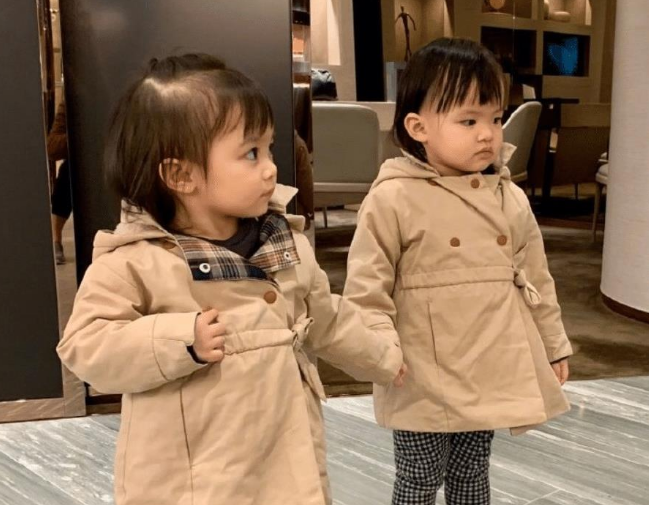 熊黛林晒女儿美照引热议，姐妹俩颜值差距大，