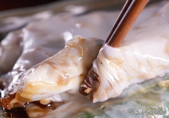 吃了20多年肠粉，才知道做法这么简单，鲜香嫩滑，5分钟就出锅
