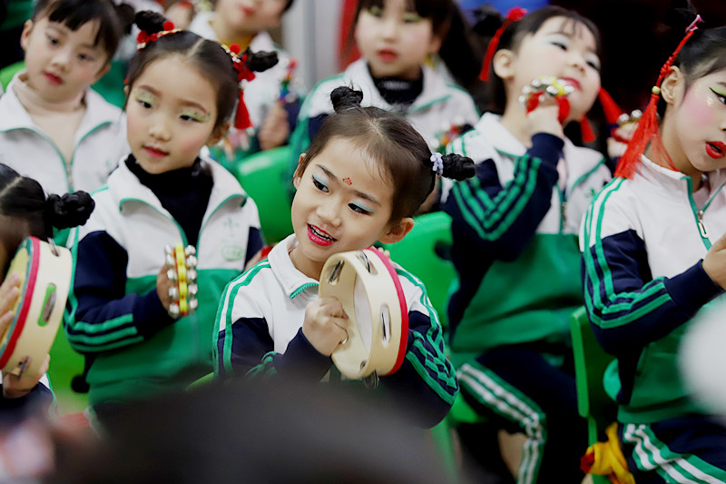 甘肃平凉:幼儿园里快乐迎新年