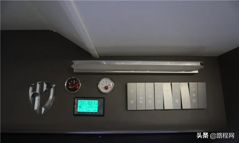 �׿���Ῠ�������ߣ�320L��ˮ�� �Ĵ�������31.8W��