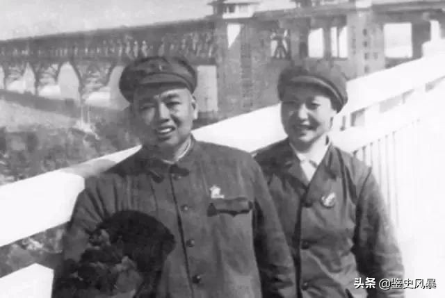 许世友被关，妻子未探望、反写决裂信，解禁后