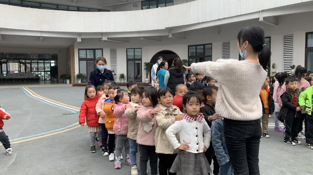 防祸于未萌，图患于将来丨天府新区元音幼儿园防踩踏安全演练活动
