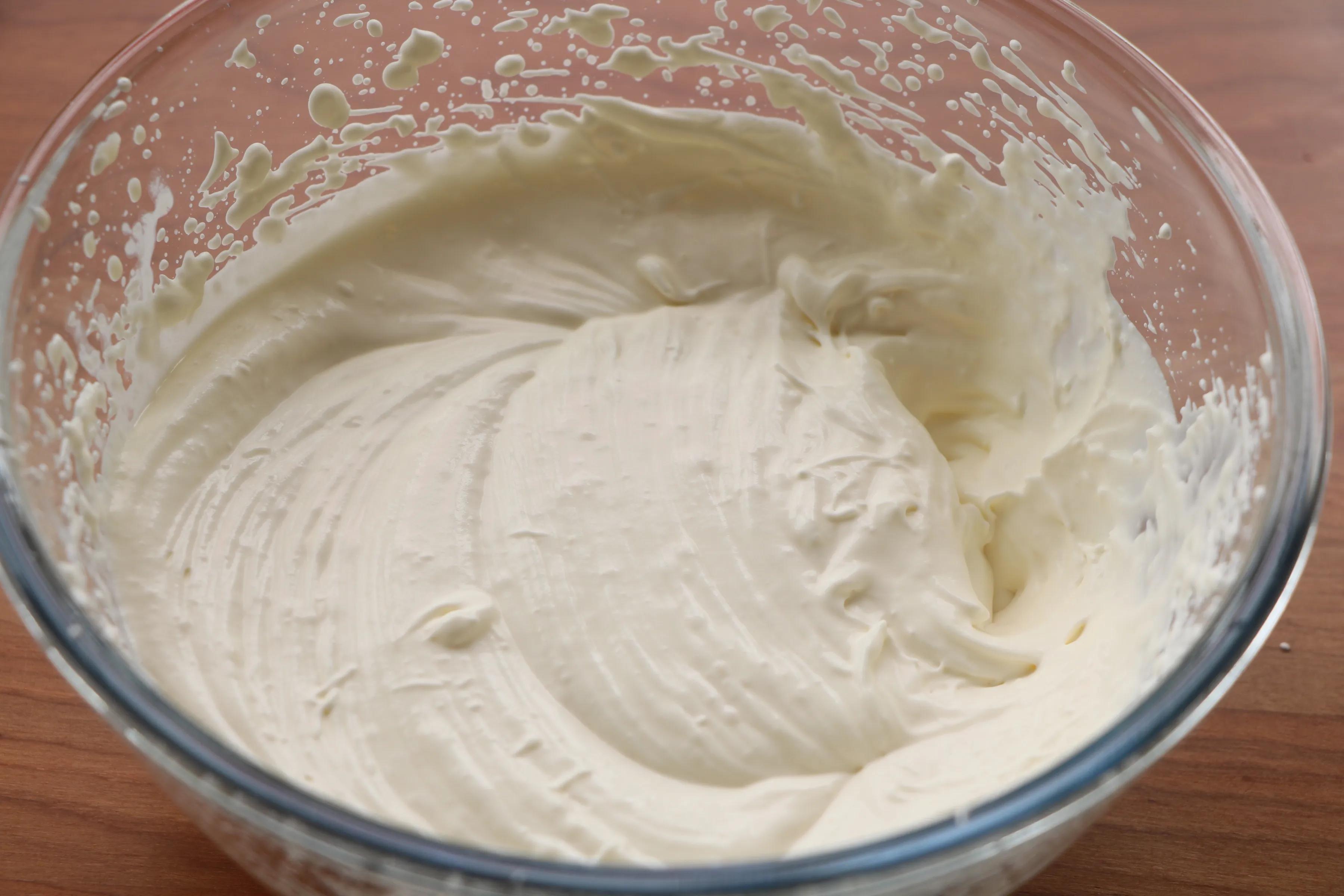 夏天別吃雪糕了，教你超火的厚切酸奶，甜而不膩，冰冰涼涼特過癮