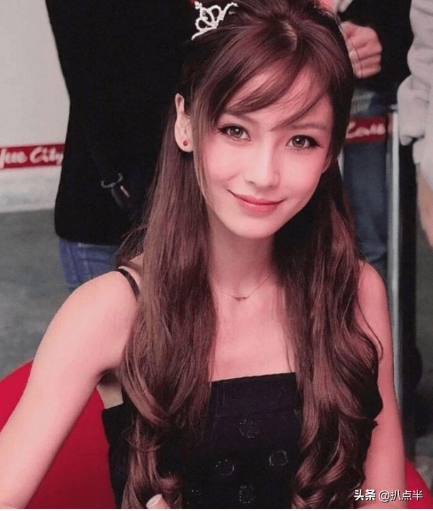 从“一夜爆火”到“资源掉没”，杨颖的十年巨变…