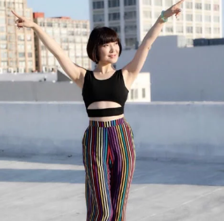 晒豪宅却被骂骗前夫的钱，52岁陈红回应，一句话