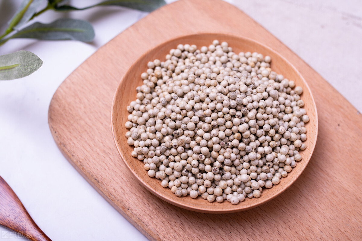 黑胡椒和白胡椒有何区别？才知道区别这么大，用错还会毁掉一锅菜