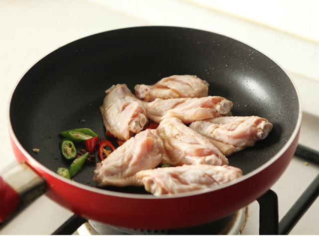 图片[5]-香辣鸡翅的做法步骤图 鸡翅最好吃的是香辣味比可乐鸡翅好吃多-起舞食谱网