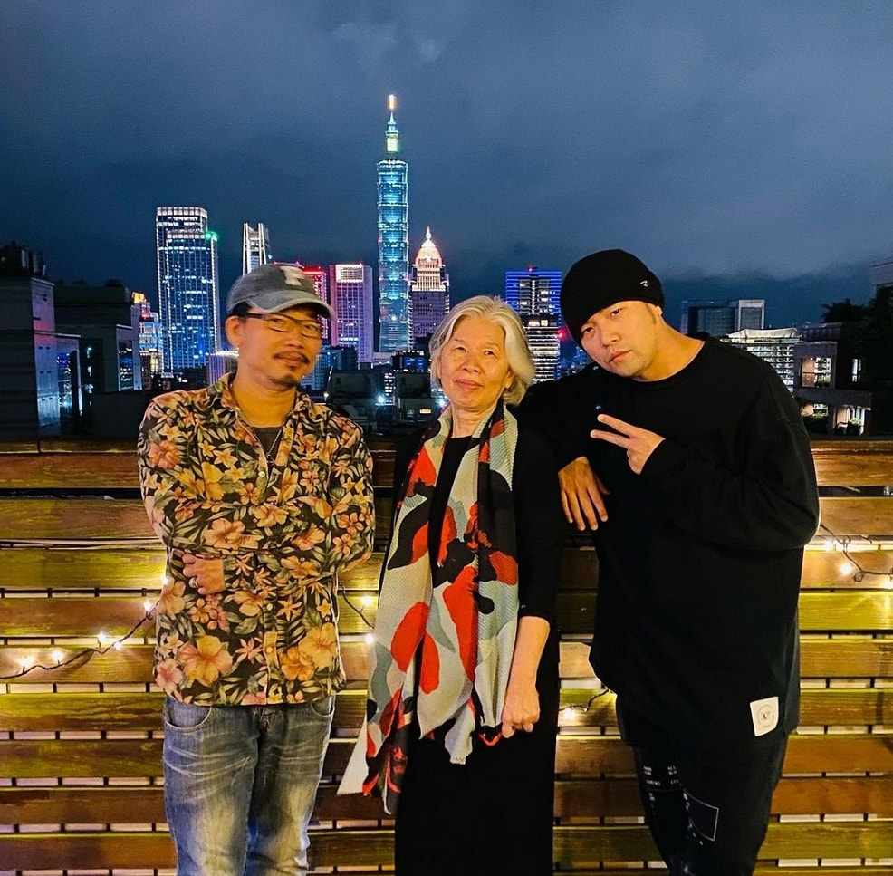 周杰伦绑定公司巨星传奇拟上市，母亲叶惠美是创办人之一
