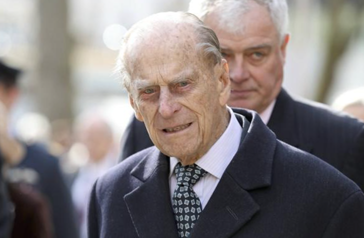 查爾斯前往醫院看望菲利普，沒搞特殊的話說明老親王不行了？