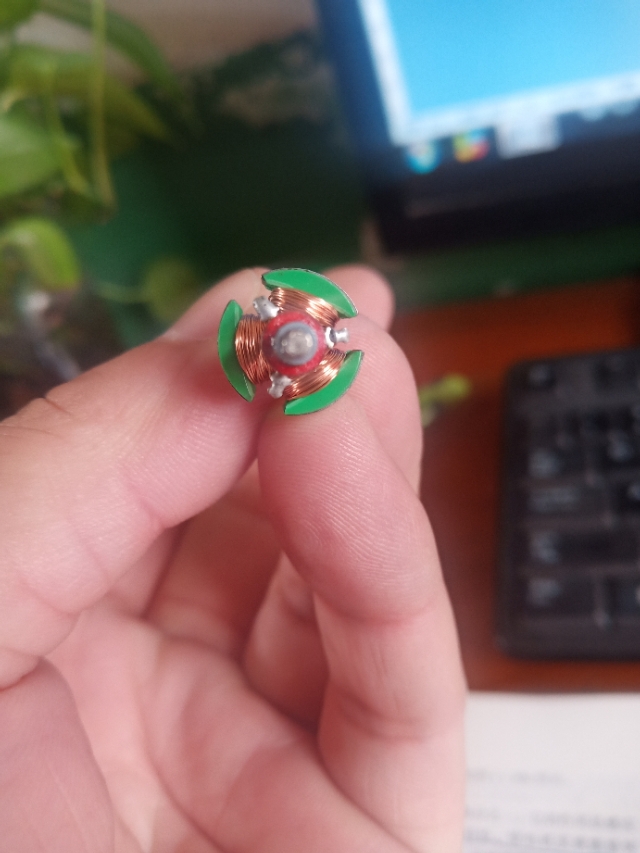 拆解玩具電子配件，了解電機內部結構