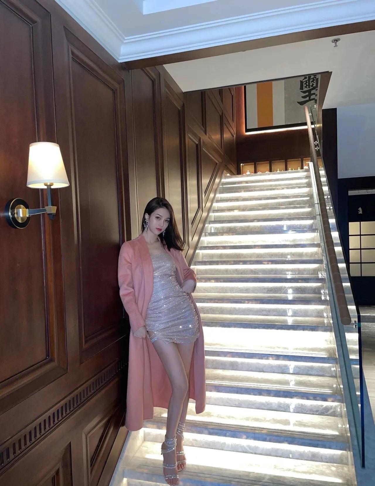 清纯可爱模特身材大长腿性感美女图片