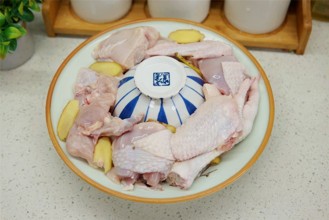 我家最馋的鸡汤做法，不用水煮，汤鲜香，肉爽滑，整锅都是精华