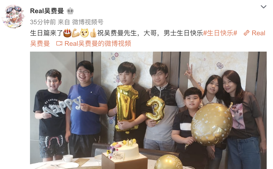 吴镇宇儿子费曼晒庆生视频，与妈妈温馨同框，王丽萍温婉知性