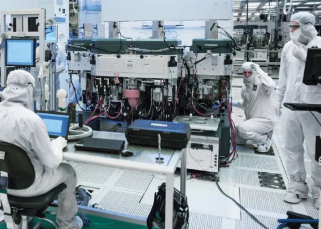 卡中国脖子美国却慌了！参议院出法案美媒警告：中国将成最大赢家