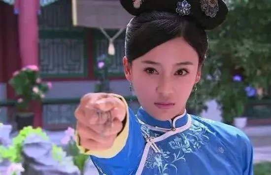 袁姗姗再被骂滚出娱乐圈，无脑行为不止一次，