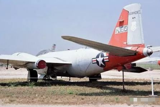 美軍裝備中少見的外國(guó)轟炸機(jī)，服役30年，至今仍在做貢獻(xiàn)
