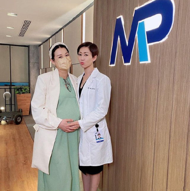 胡杏兒分享母子對話，奕霖親吻媽媽孕肚放言要爭寵，童言童語超萌