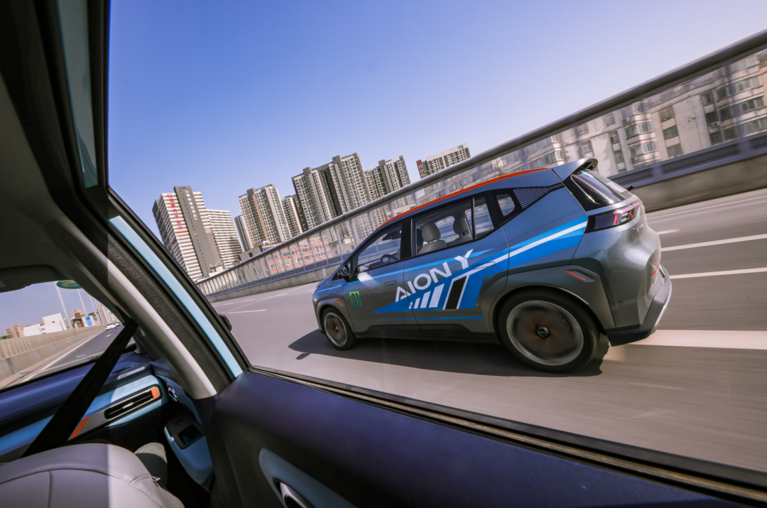 安全+智能+大空间，这台10万出头的电动车城市代步完美