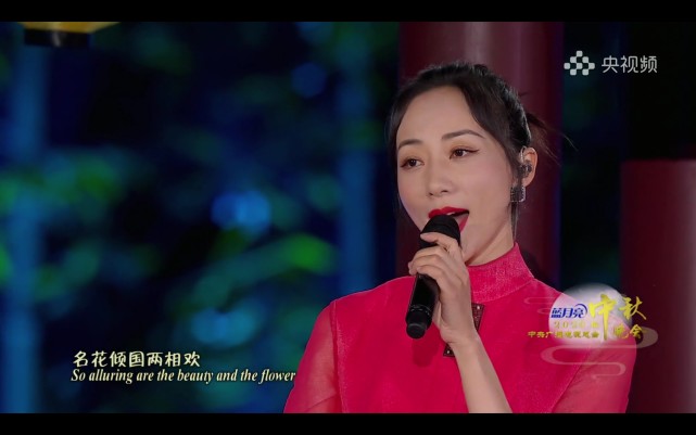 央视中秋晚会：张含韵造型好仙！邓紫棋成背景板，关晓彤惊艳众人