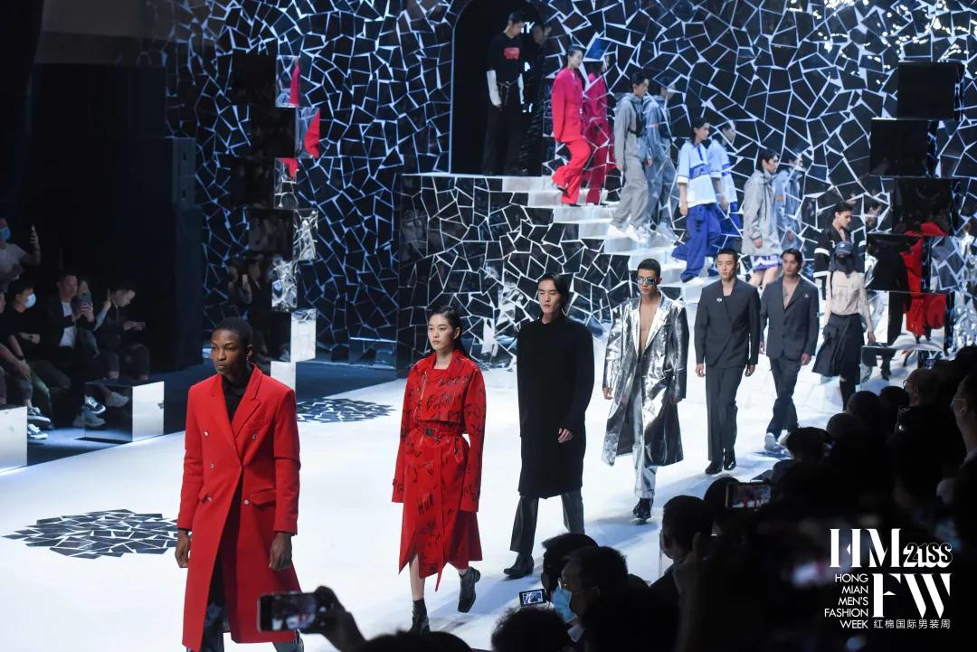 助力广州时尚之都全新启航，卜晓强荣获“花城时尚杰出贡献奖”