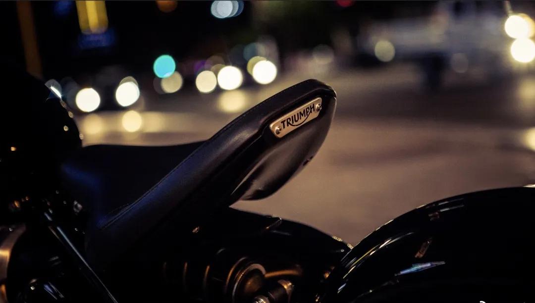 这款英国生产的美式巡航机车售价14万、比哈雷更好看