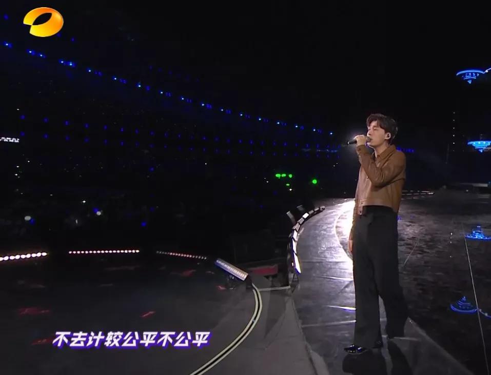 湖南跨年晚会暴露明星真实状态：谢霆锋素颜状