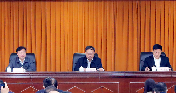 曾誓做"清廉市长,平民市长"