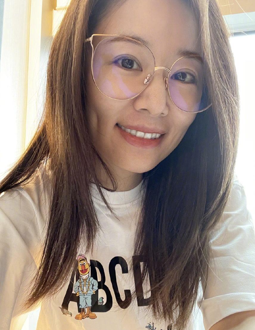 林心如上课不忘下厨，用课间十分钟上菜，做大人小孩不同饭太辛苦