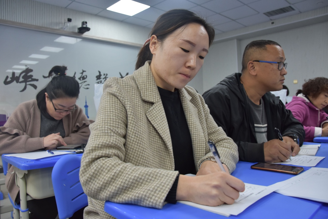 三门峡市德馨苑小学：践行师德规范 站稳三尺讲台