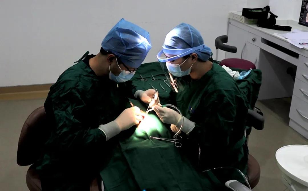 第一届“种牙直播”科普沙龙｜与你共同见证15分钟种牙全过程