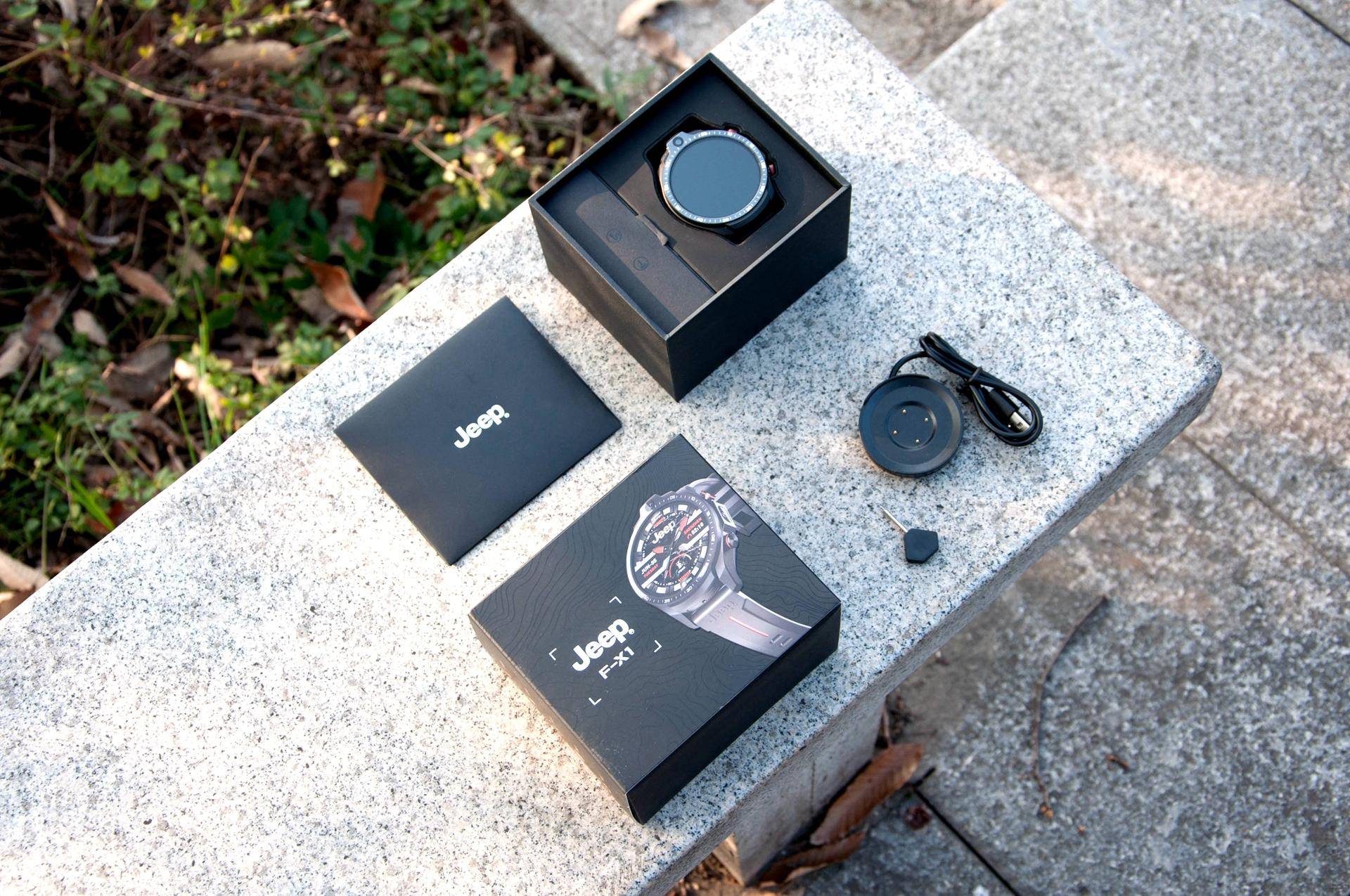 Jeep黑骑士智能手表：高清双摄独立通话，自带64G超大空间