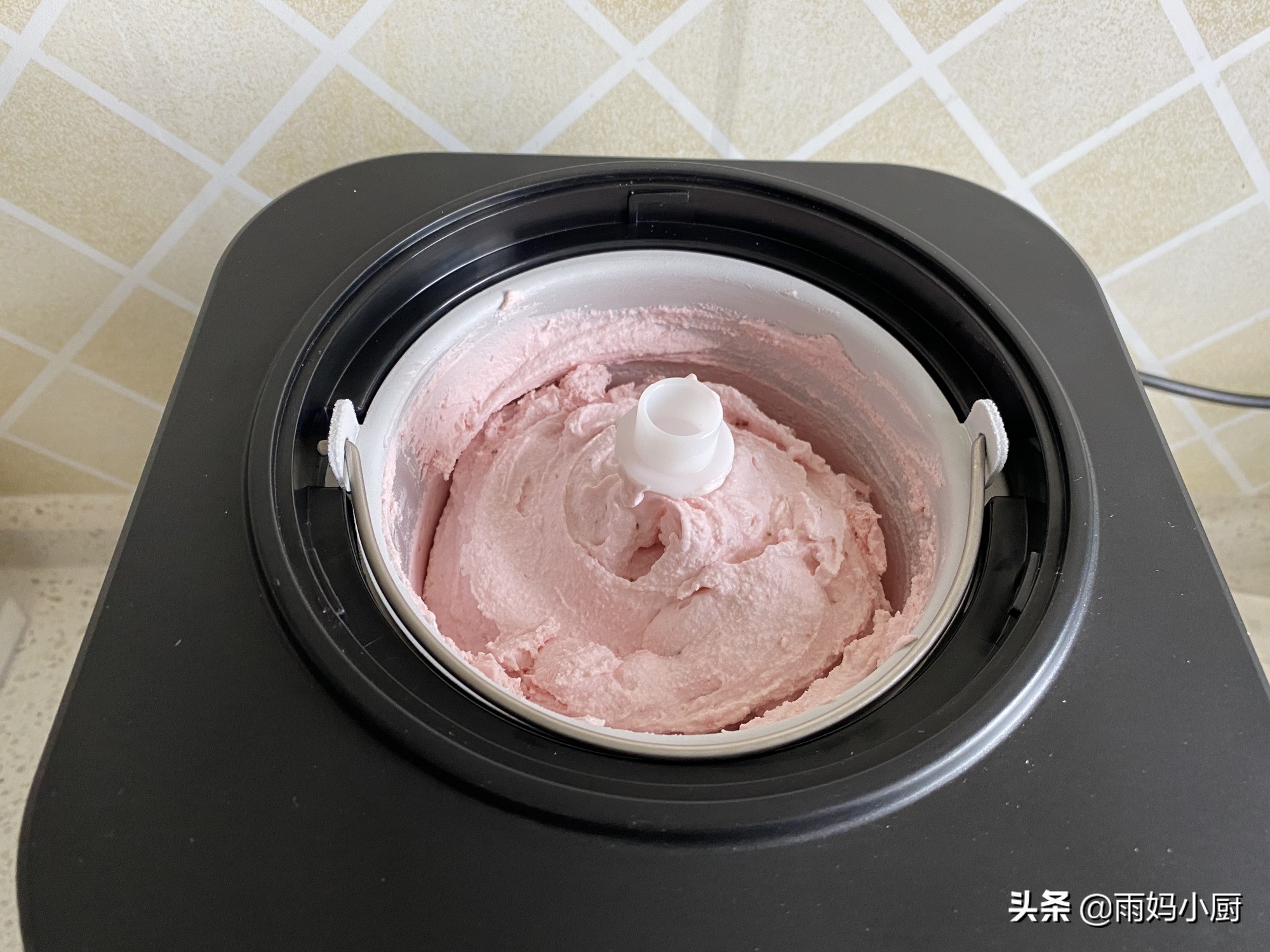 紫薯除了煮粥，還能做冰淇淋，香濃順滑健康又實惠，孩子吃得放心