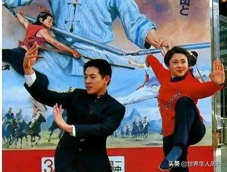 30年前，被李连杰抛弃的前妻黄秋燕，如今怎么样了？