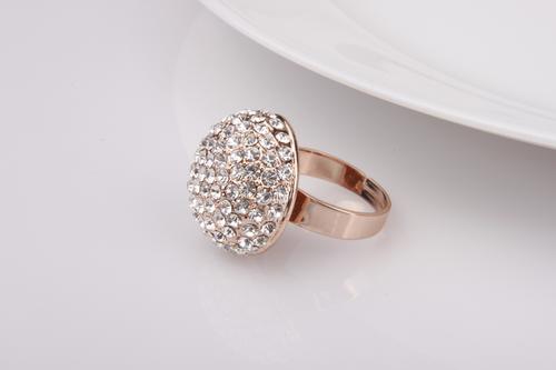 心理测试：最想戴上哪枚戒指？测你2020的男生缘强吗？