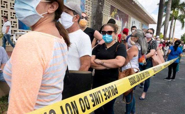 美国被特朗普“坑”了，工人现在不愿复工，宁愿在家坐等救助金