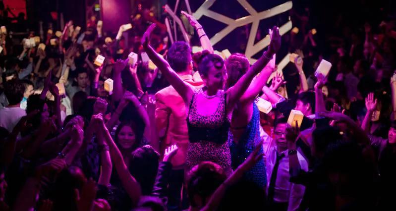 酒吧营销月入过万 熬夜酗酒迟早要完