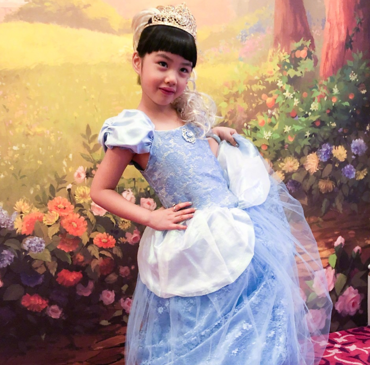 朱茵曬女兒近照，和爸爸宛如“複製粘貼”，只可惜了女神的好基因